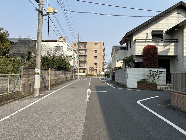 前面道路含む外観