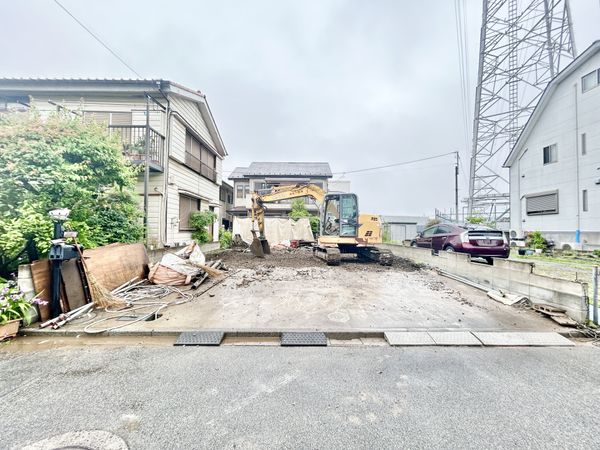 足立区西伊興4丁目 新築戸建 前面道路含む外観 足立区西伊興4丁目 新築戸建 前面道路含む外観