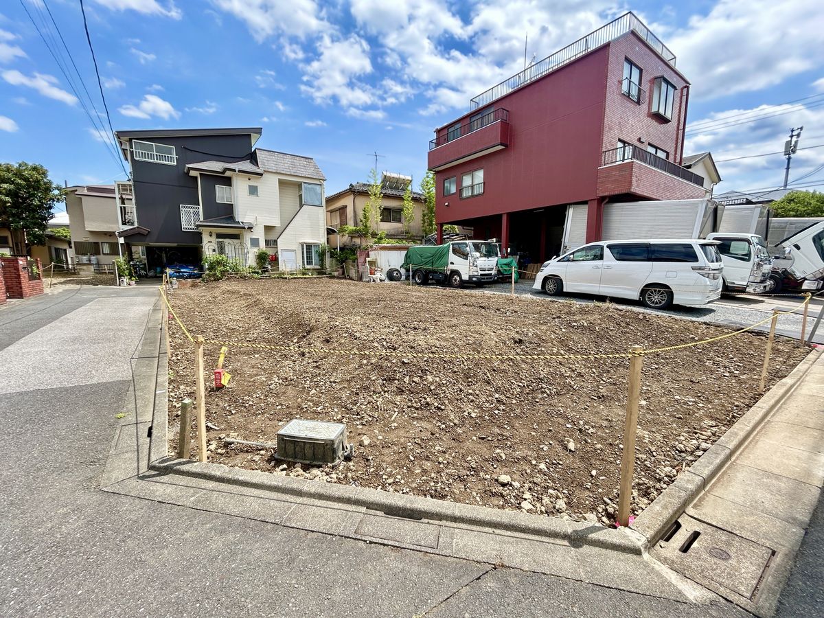 前面道路含む外観