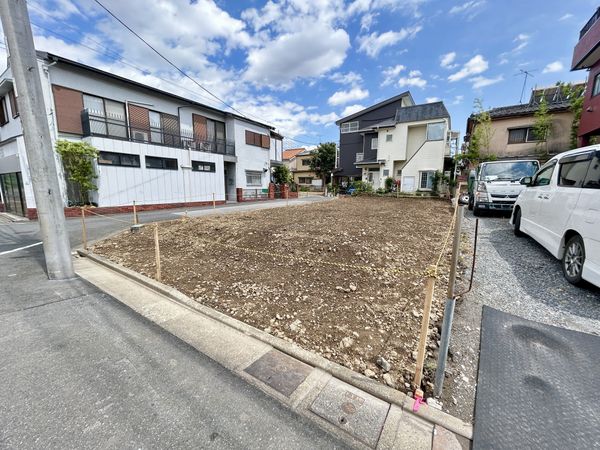 前面道路含む外観