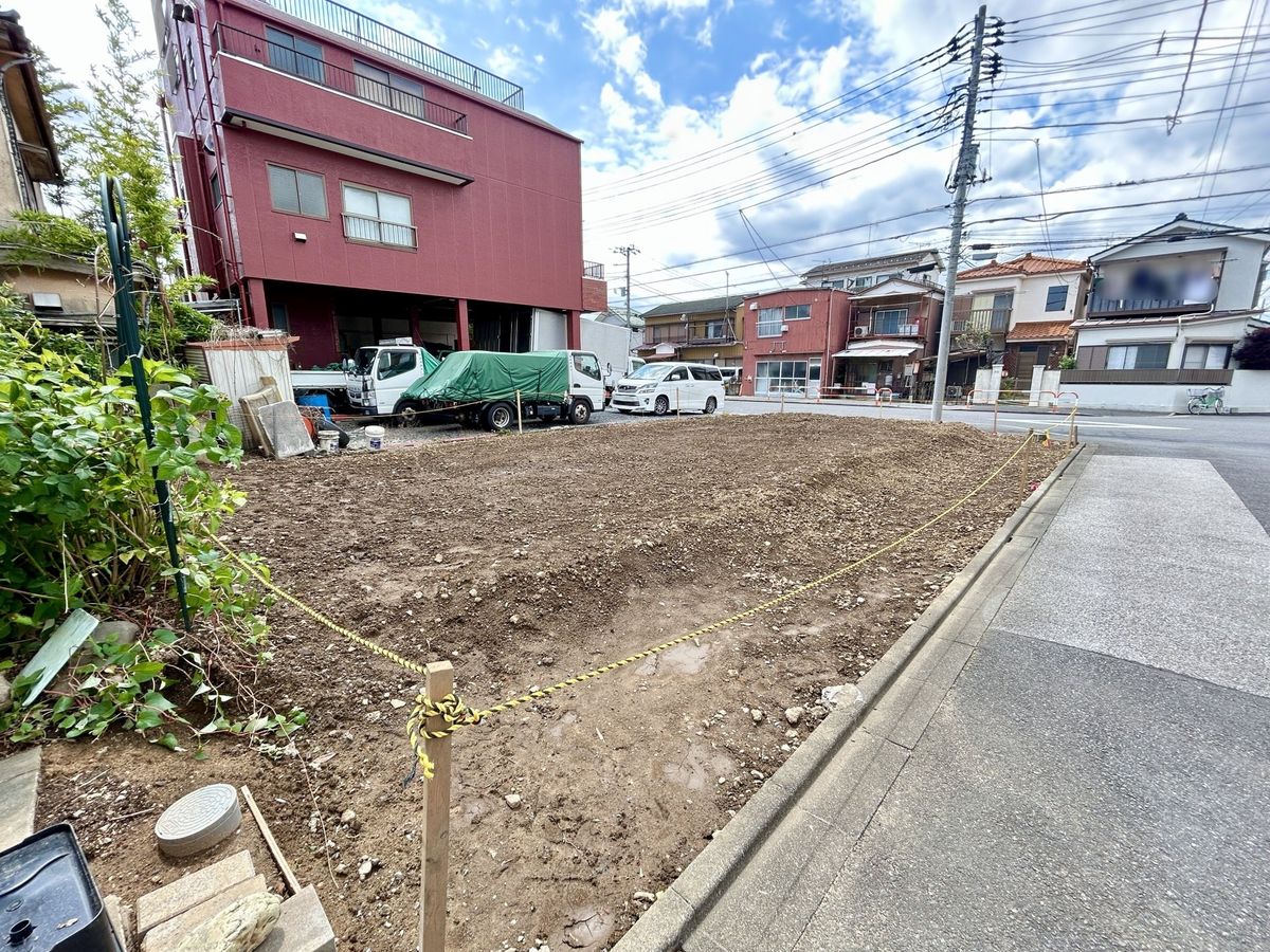 前面道路含む外観