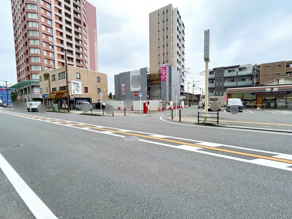 　〇 現地写真（現況：駐車場および隣接地に賃貸中）　令和7年7月撮影　○ 横浜線・相模線・京王相模原線　「橋本」駅　徒歩４分の好立地