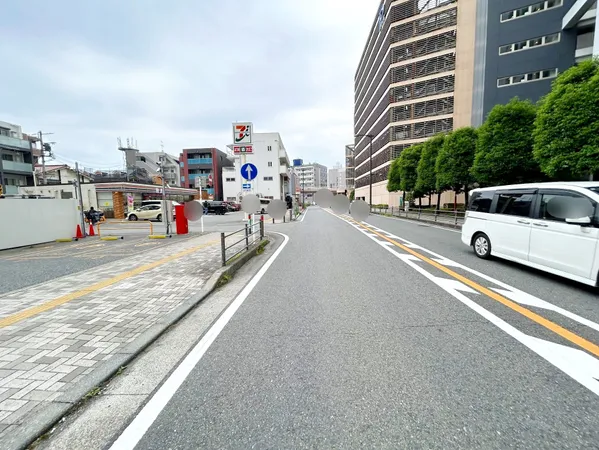 前面約15ｍ　公道（橋本駅北口線）　○ 横浜線・相模線・京王相模原線　「橋本」駅　徒歩４分の好立地