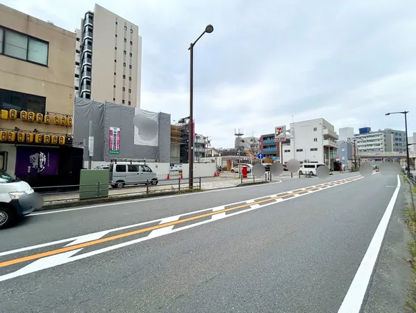 前面約15ｍ　公道（橋本駅北口線）東南角地です。