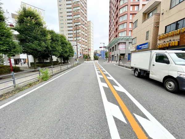 前面約15ｍ　公道（橋本駅北口線）　○ 建蔽率／容積率：８０％／４００％　○ 駅が近いので商業施設が充実