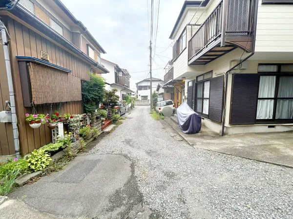 前面道路（閑静な住宅地です）