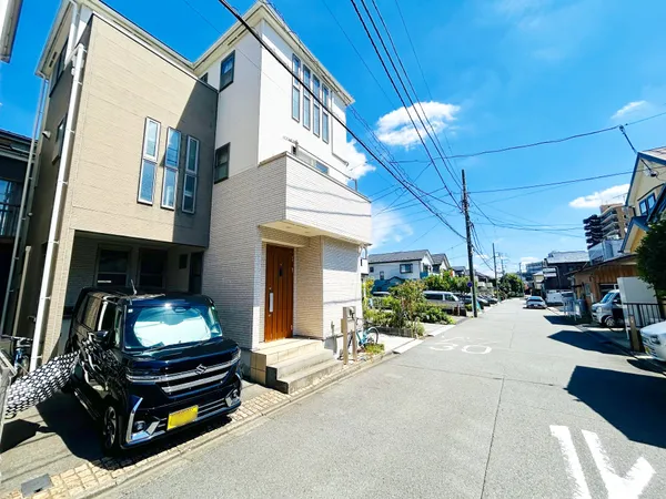 前面道路含む外観