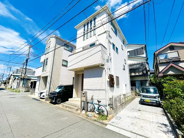 前面道路含む外観