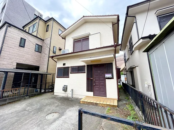 建蔽率／容積率：８０％／２００％３階建ての建築も可