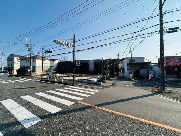 前面道路含む外観