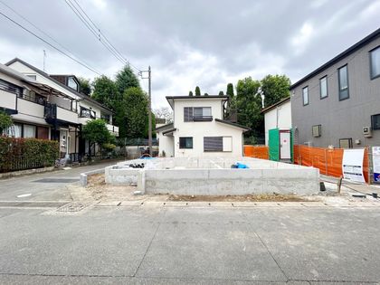 緑区西橋本3丁目 新築戸建 前面道路含む外観