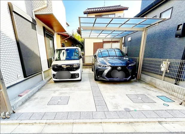 南面並列駐車場で陽当たり良好。