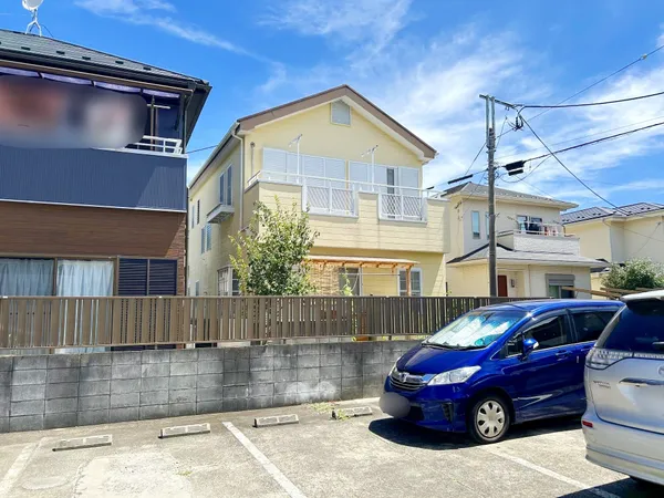 〇 南側隣接地駐車場のため、陽当たり良好です