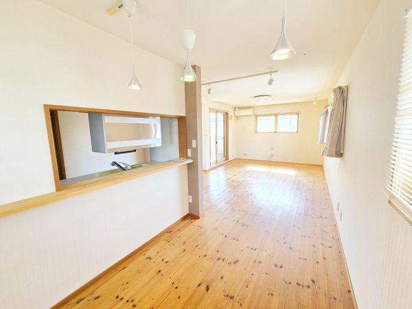 中央区横山台1丁目 戸建 リビング