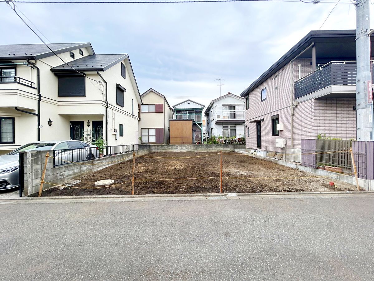 前面道路含む外観
