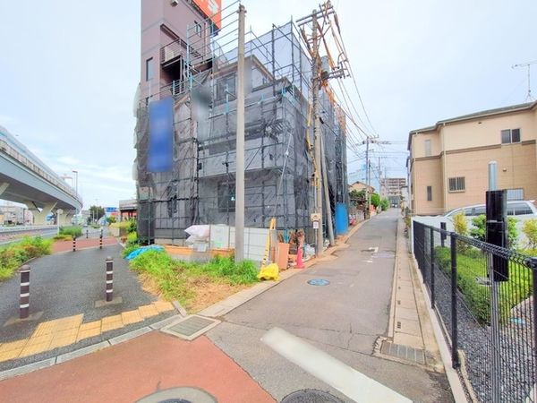 さいたま市中央区上峰3丁目 2号棟 前面道路含む外観 さいたま市中央区上峰3丁目 2号棟 前面道路含む外観