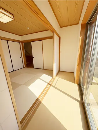 陽当たりの良い広縁。