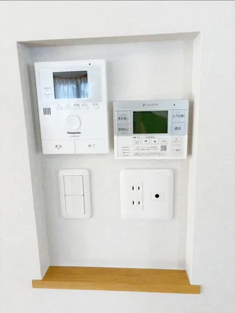 スイッチパネル類はキッチン横ニッチスペースに集約されています。