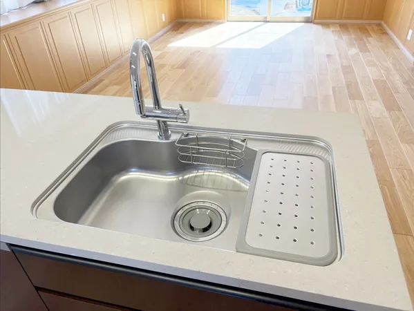 グースネック型のお洒落なキッチン混合水栓