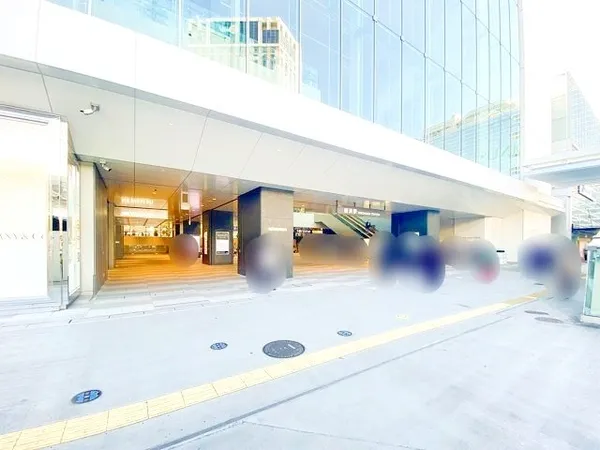 徒歩6分。6社13路線が乗り入れ、渋谷や新宿など都心部へダイレクトアクセスが可能なターミナル駅。駅周辺は商業施設が多数あり、再開発を続けるエリアです。