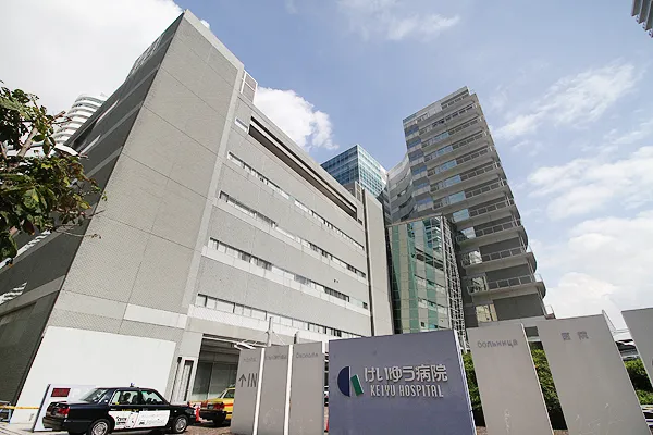 徒歩20分。産婦人科、循環器内科、整形外科など多数の診療科がある総合病院です。健診・人間ドッグを受けることができます。