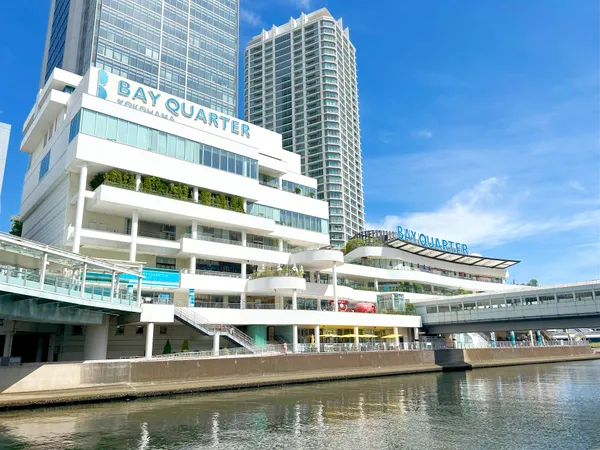 徒歩3分。横浜駅きた東口から直結。グルメや雑貨、ファッションなど個性豊かなショップが立ち並ぶ、人とペットに優しいショッピングモールです。