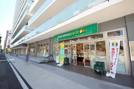 【スーパー】マンション１階にスーパーが入っており、毎日の生活に便利な住環境です。