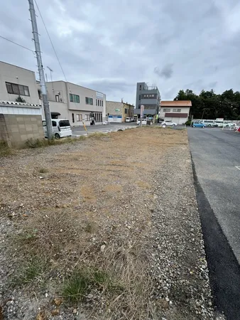 現況更地、国道６号線に面しております。