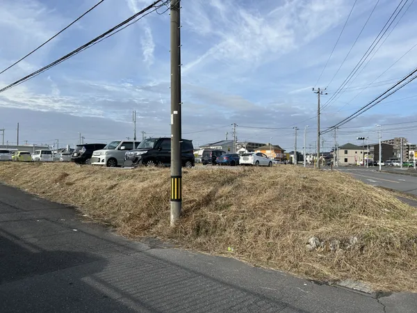 駅まで平坦、３方角地の立地です。