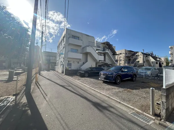 前面道路含む外観