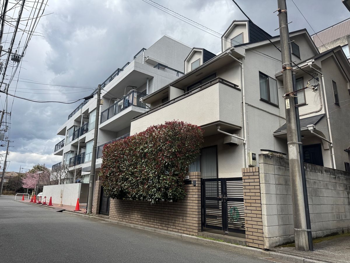前面道路含む外観