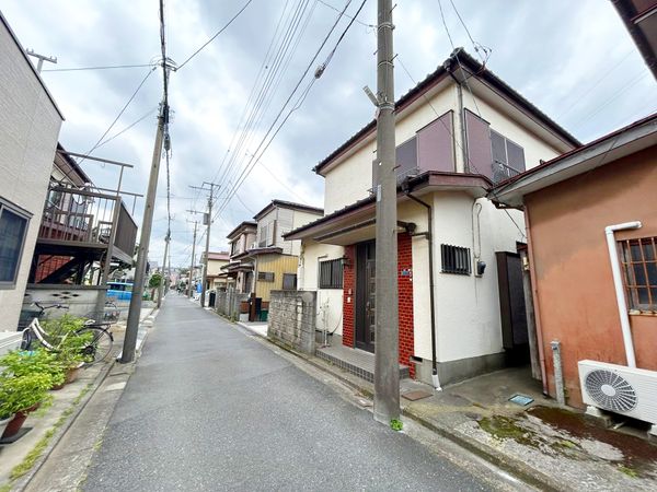前面道路含む外観
