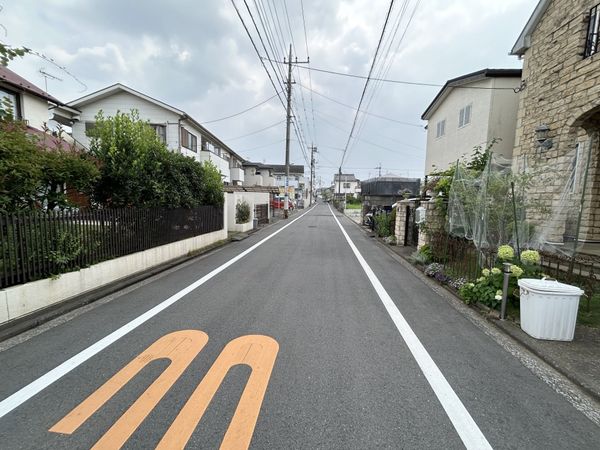 小金井市東町2丁目 新築戸建 前面道路含む外観