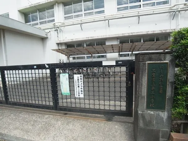 徒歩6分。