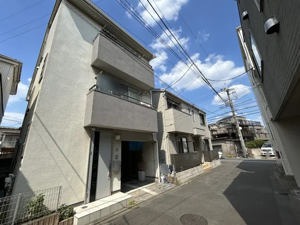 前面道路含む外観