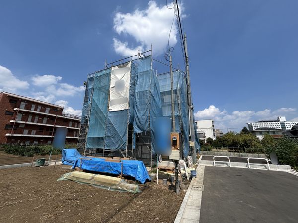 前面道路含む外観
