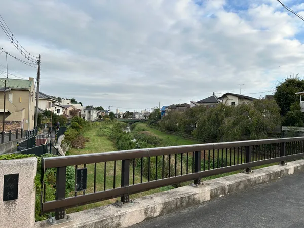 野川遊歩道徒歩1分（約８０ｍ）