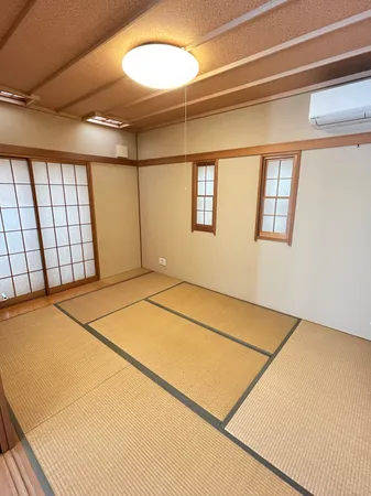 １階約６．３帖和室２面採光の明るい和室