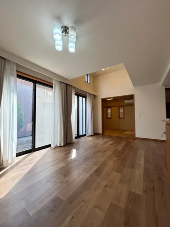 南側に２面の窓があり開放感があります。