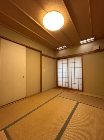 １階約６．３帖和室２面採光の明るい和室