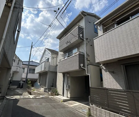前面道路含む外観