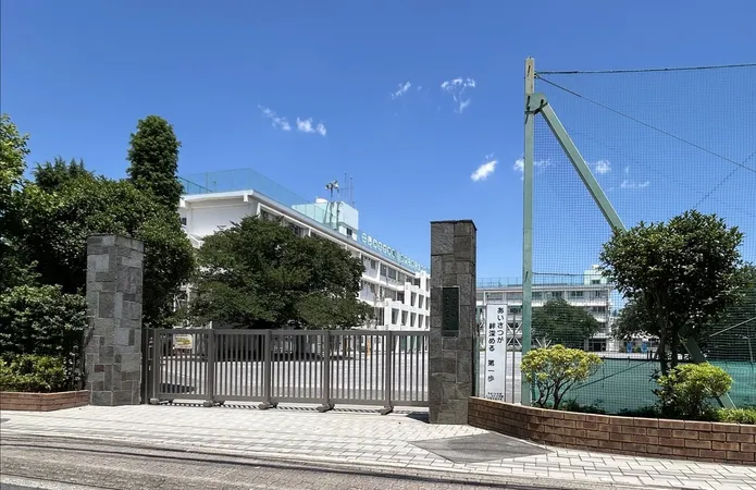 徒歩9分。