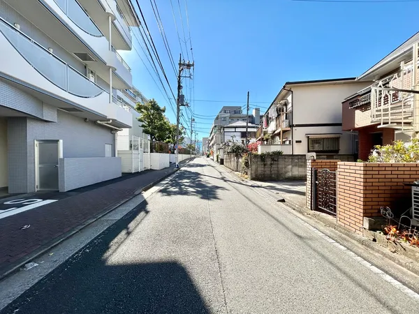 【周辺環境/前面道路】保土ケ谷駅までフラットアプローチ