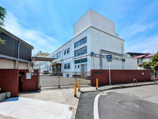 【周辺施設/横浜市立井土ケ谷小学校】