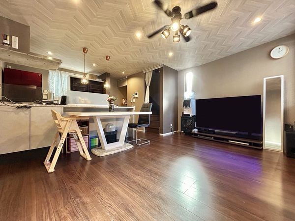 西区東久保町 中古戸建 リビング