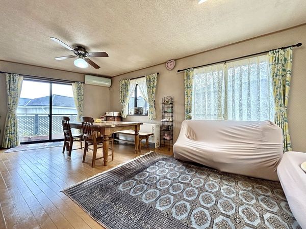 泉区岡津町 中古戸建 リビング リビング