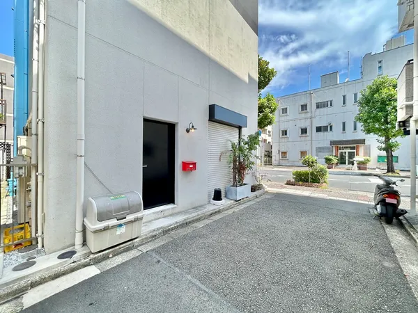 前面道路含む外観