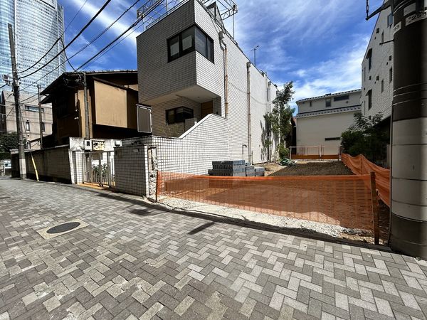 西麻布3丁目土地 前面道路含む外観 西麻布3丁目土地 前面道路含む外観
