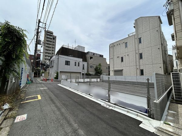 前面道路含む外観