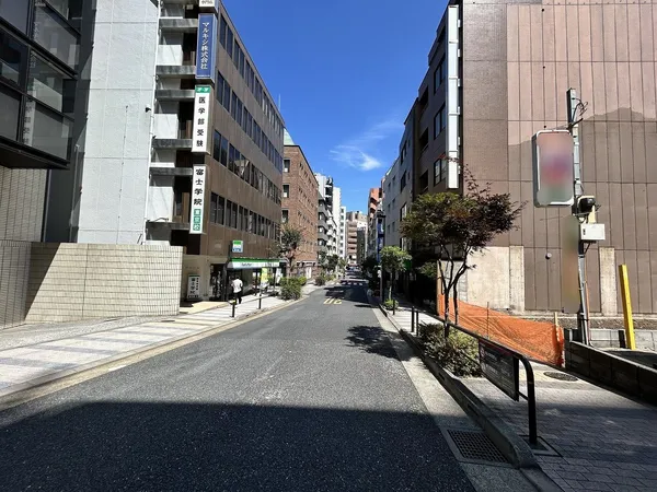 北東側前面道路